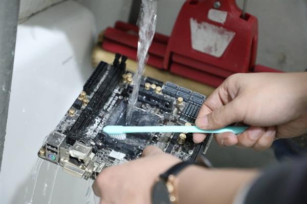 主板水洗可行嗎？實(shí)測結(jié)果打破傳統(tǒng)認(rèn)知